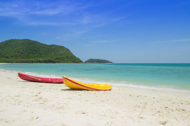 istock Beautiful beach in the samae san island 825274078
