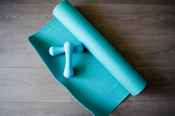 istock Yoga outfit 825347656