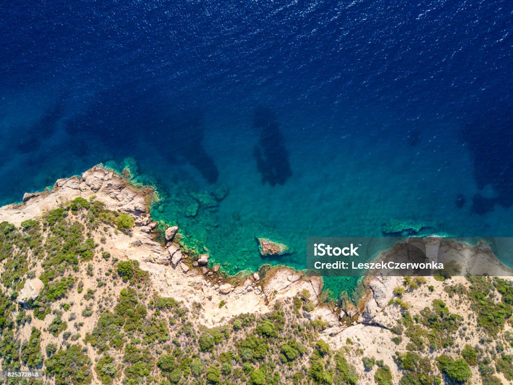 Vista aérea de acantilados mediterráneos - Foto de stock de Croacia libre de derechos