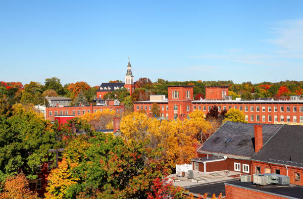 outono em dover, new hampshire - autumn falling leaf new england - fotografias e filmes do acervo