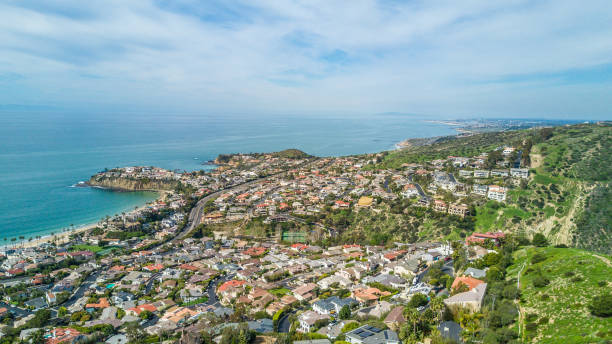 Emerald Bay, Laguna Beach View from a popular hiking trail in Laguna Beach, Orange County, Southern California overlooking Emerald Bay.  OC received exceptional rain in 2017 which caused the foliage to be extra lush - much more than usual. laguna niguel photos stock pictures, royalty-free photos & images