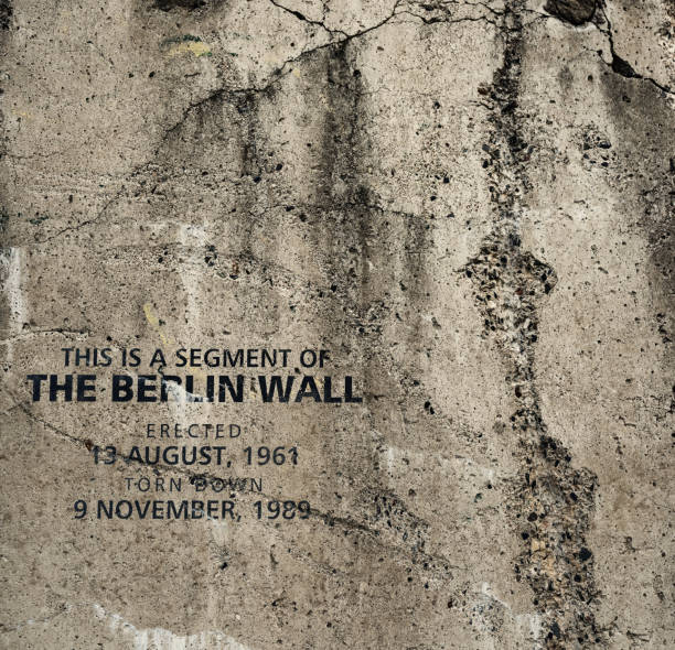 muro di berlino - berlin wall foto e immagini stock