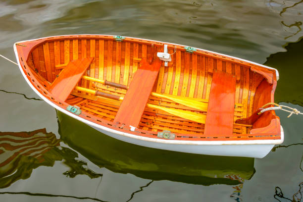 ディンギーのオーバーヘッド - rowboat dinghy nautical vessel nautical equipment ストックフォトと画像