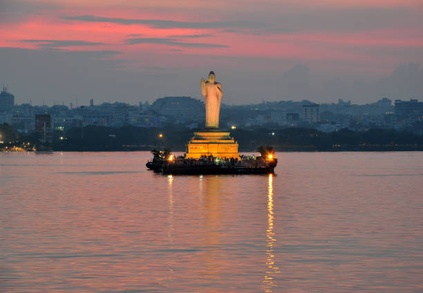 仏陀の像  - hyderabad ストックフォトと画像