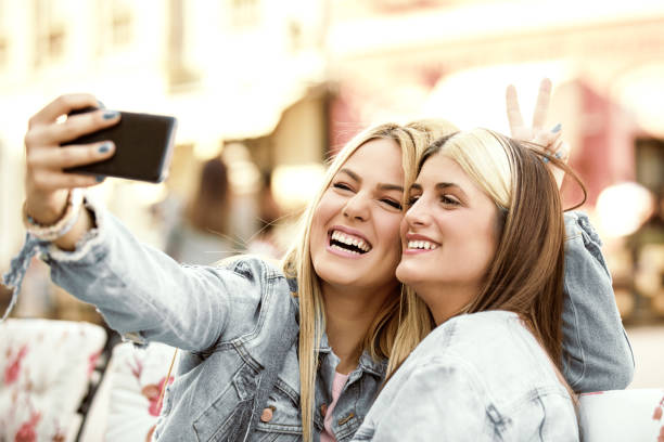 istock Women enjoying city 825457692