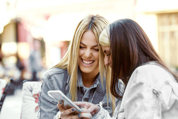 istock Women enjoying city 825457714