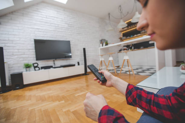 istock Turning the tv on 825550612