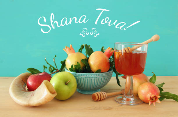 concepto de rosh hashaná (año nuevo judío día de fiesta) - shana tova fotografías e imágenes de stock