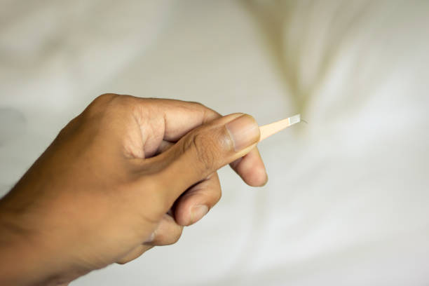istock hand use tweezers for plucking hairy leg 825585292