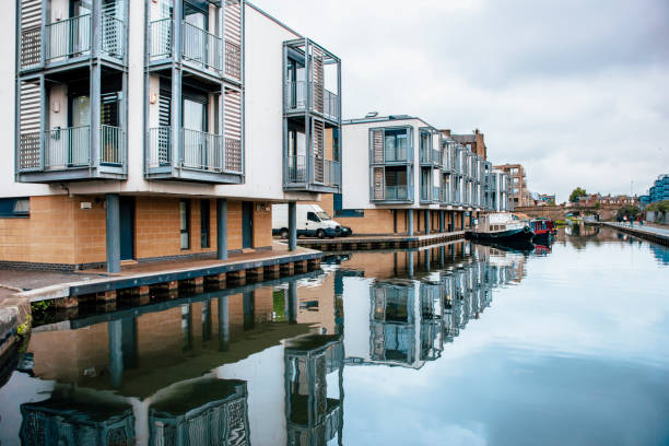 modern apartment buildings - housing development house scotland uk imagens e fotografias de stock