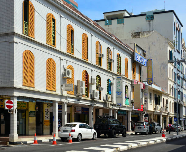 edificios coloniales, bandar seri begawan, brunei darussalam - bandar seri begawan fotografías e imágenes de stock