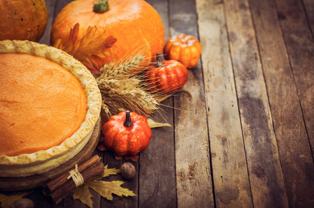 autumn food - pumpkin pie - treated wood imagens e fotografias de stock