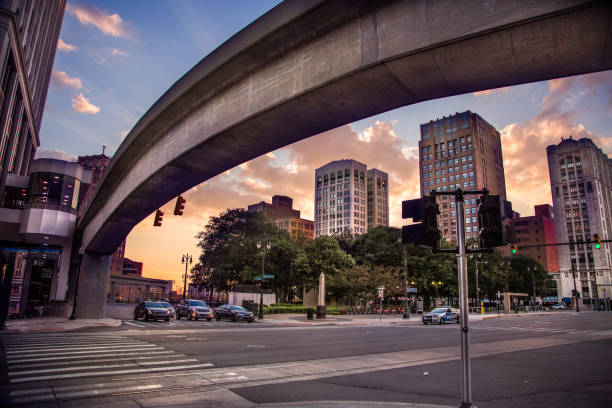 woodward caddesi detroit michigan - kentsel dönüşüm stok fotoğraflar ve resimler