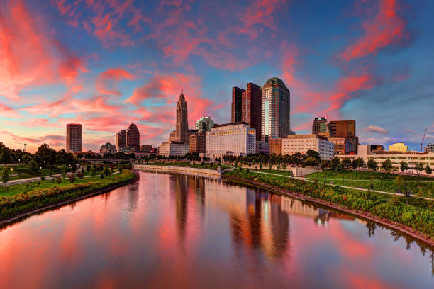 columbus, ohio cityscape - columbus park imagens e fotografias de stock