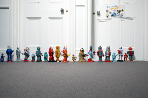 Forro de robots de juguete en dormitorio fuera childs photo