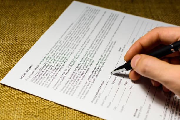 istock the hand fills the form release model 825681054