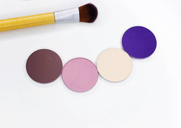 istock A new brush and eye shadow on white. 825688030
