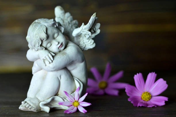 istock Angel guardian and flowers 825695904