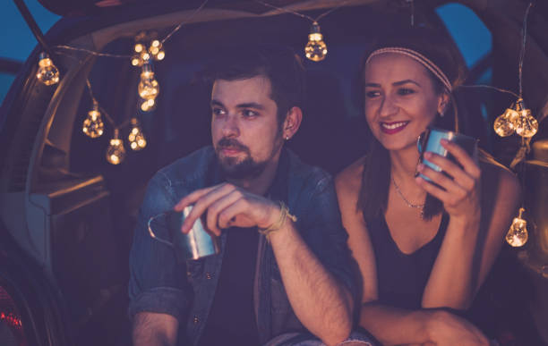 istock Young hipster couple on roadtrip 825722334
