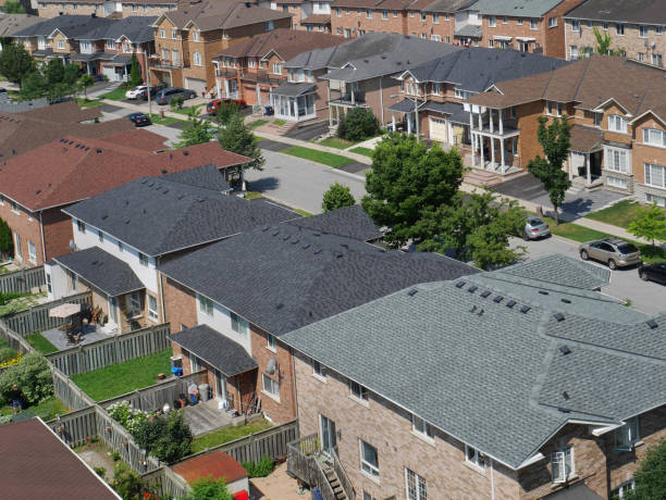 istock suburban neighborhood 825751694