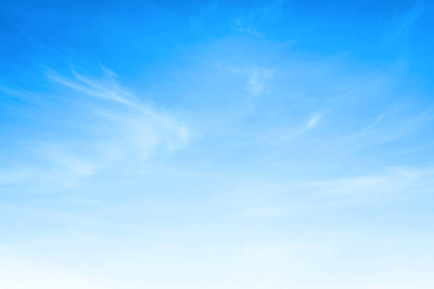 bleu ciel et blanc nuages en arrière-plan - horizon photos photos et images de collection