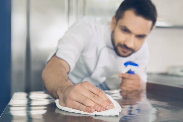 istock Man japanese restaurant chef working in the kitchen 825862776