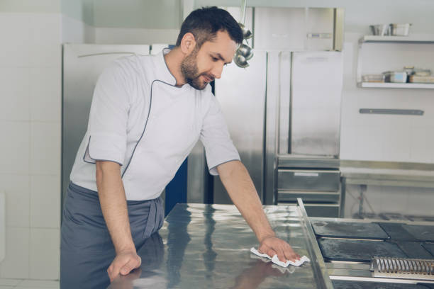 istock Man japanese restaurant chef working in the kitchen 825862838