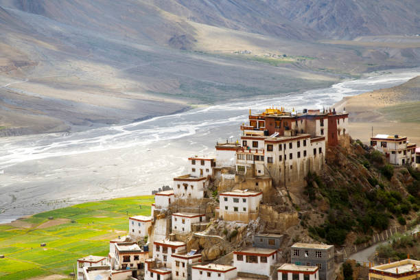 key monastery and himalayan mountain - himalayas mountain aerial view mountain peak imagens e fotografias de stock