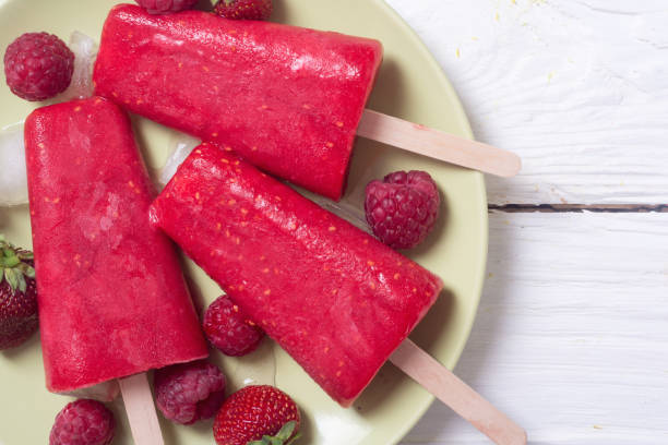 istock Colorful homemade popsicle 825901846