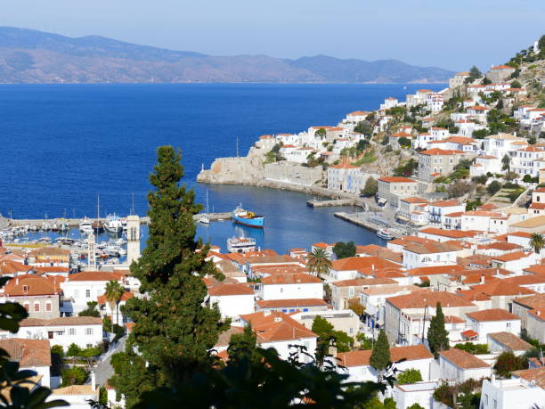istock Village of Hydra 825911382