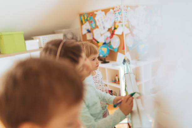 istock Preschoolers drawing on the board 825921802