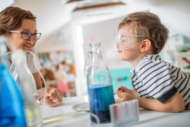 istock Chemistry experiment with my teacher 825923686
