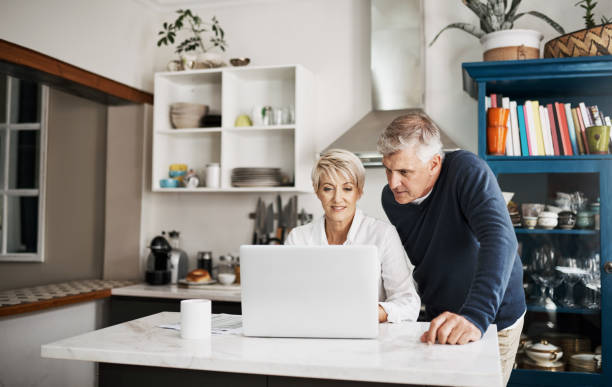 istock Subscribe to news via e-mail and be instantly updated 825930998