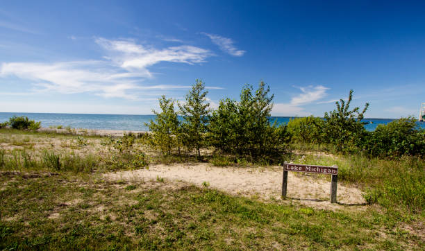 ミシガン湖のサインオン ビーチへようこそ - travel destinations lake michigan freshwater standing water ストックフォトと画像