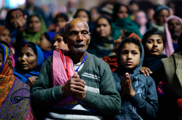 Varanasi, Delhi - January 30, 2017: The pilgrims sit on the ladder of the Ganges River, and every night there will be a Pujia ceremony to praise the Ganges River on the Ganges River. It is also the place where visitors to Varanasi miss.