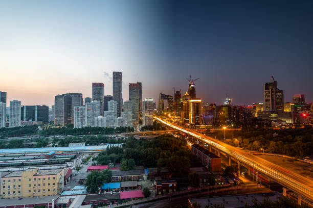 vista ad alto angolo dello skyline di pechino, transizione giorno a notte - sequenza giorno e notte foto e immagini stock
