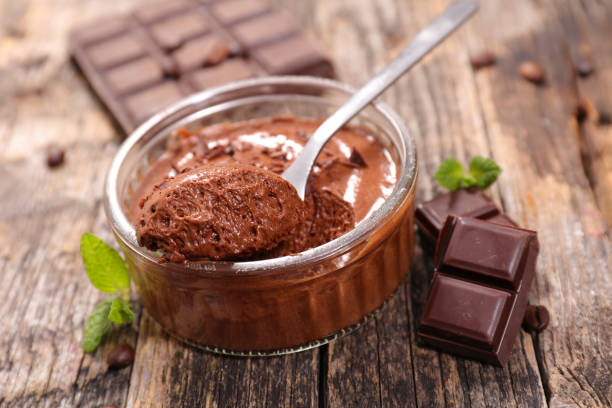 Mousse de Chocolate Vegana Cremosa e Fácil - receita deliciosa profissional - passo 3