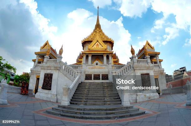 The Wat Traimit In Bangkok Stock Photo - Download Image Now - Architecture, Bangkok, Buddhism