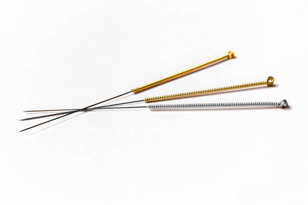 aguja de acupuntura - acupuncture needle fotografías e imágenes de stock