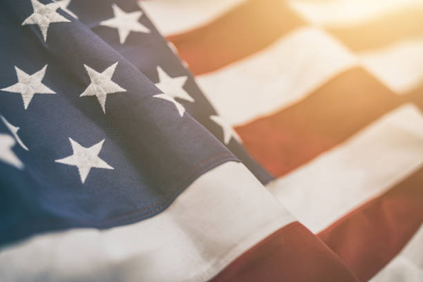 amerikaanse vlag voor memorial day, 4 juli, de dag van de arbeid - veteraan stockfoto's en -beelden