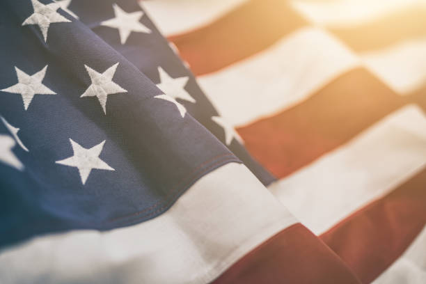 bandeira americana para o dia do memorial, 4 de julho, dia do trabalho - veteran - fotografias e filmes do acervo