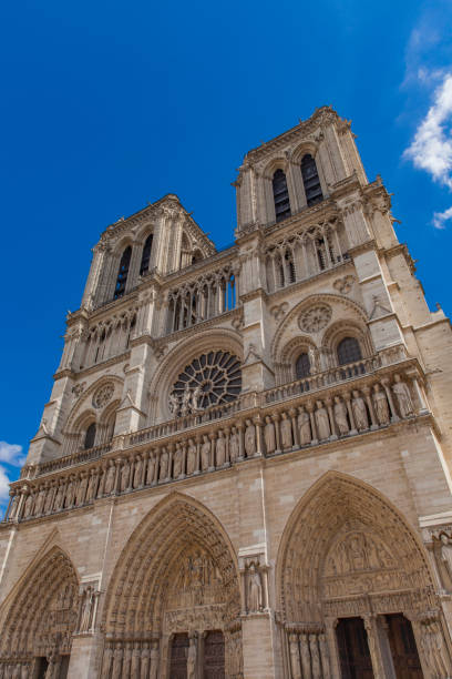 istock Cathedrale Notre Dame de Paris 826105242