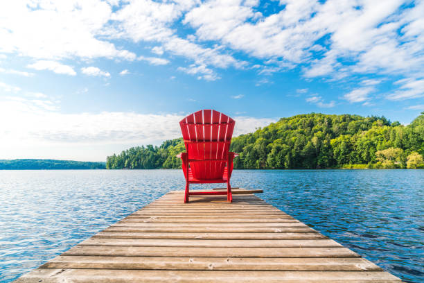 lake dock con sedia adirondack - adirondack chair foto e immagini stock