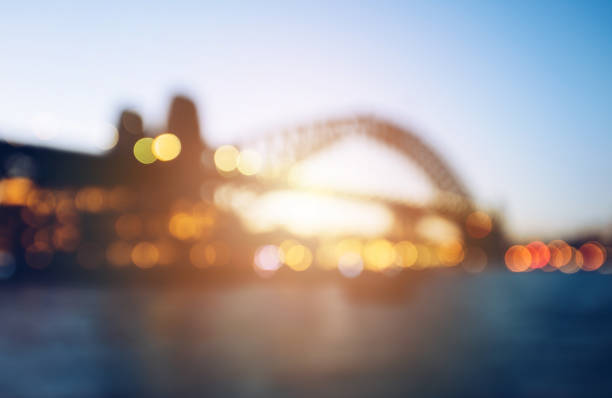 abstrakcyjne rozmyte tło (defocus) mostu sydney harbour podczas zachodu słońca. - sydney harbor bridge sydney harbor bridge sydney australia zdjęcia i obrazy z banku zdjęć