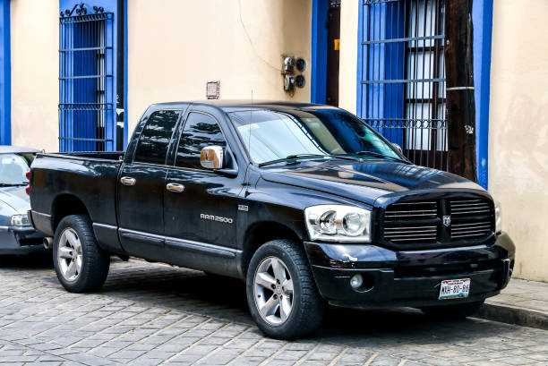 dodge ram 2500 - pick up truck red old 4x4 imagens e fotografias de stock