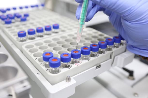 istock A hand injecting a sample into a vial with a needle 826366898