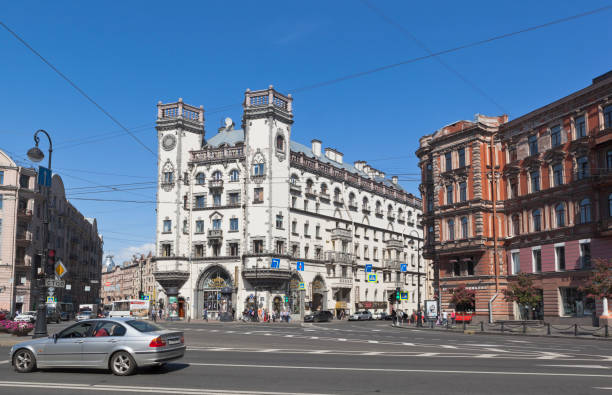 Area of Leo Tolstoy and the building of the Andrei Mironov Theater in St. Petersburg St. Petersburg, Russia - June 17, 2017: Area of Leo Tolstoy and the building of the Andrei Mironov Theater in St. Petersburg leo tolstoy stock pictures, royalty-free photos & images