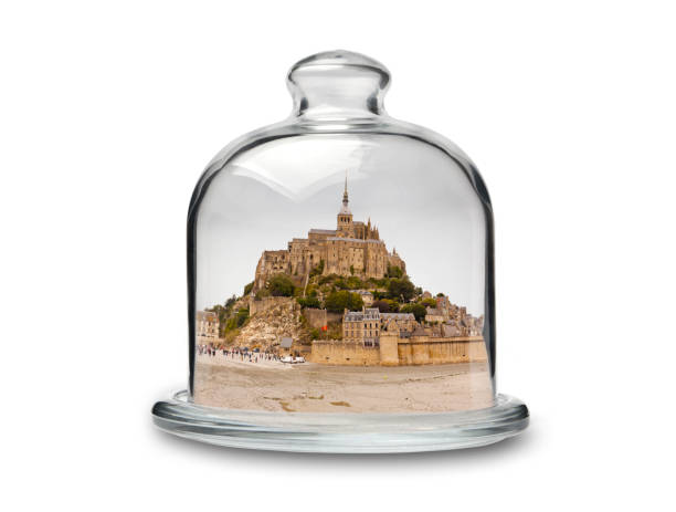 istock Mont Saint-Michel in Crystal Cakestand 826442030