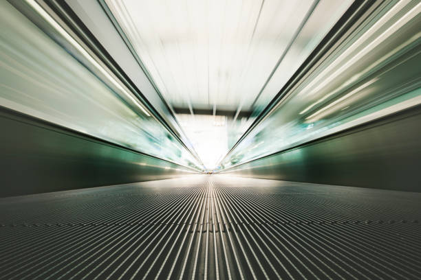옮겨가기 보도 - elevator escalator footpath airport 뉴스 사진 이미지