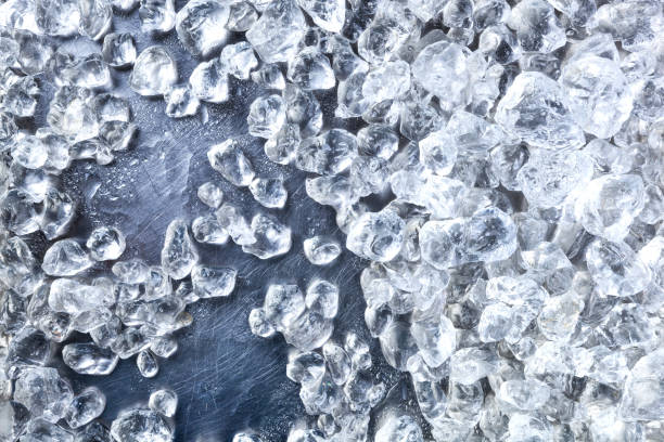 砕いた氷の背景。トップ ビュー - ice crushed ice crushed textured ストックフォトと画像
